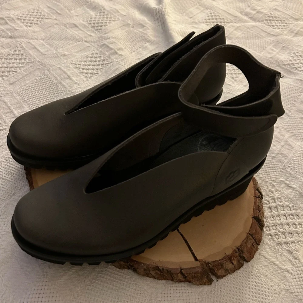 LOINTS of HOLLAND Selena Gray Leather Ankle Strap Wedge Heel Shoes Sz 38